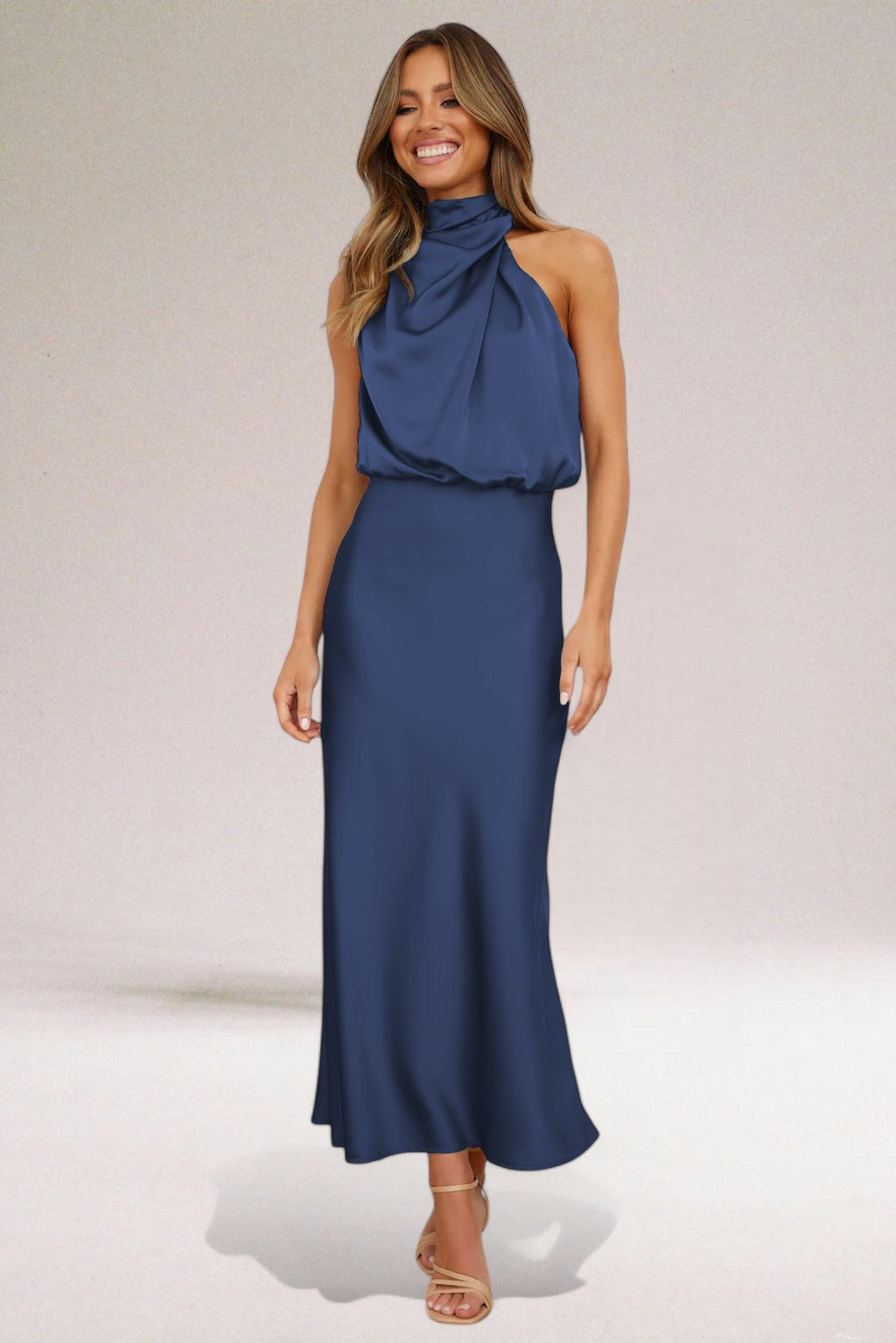 Bodil® | Glamour kjole i satin med halterneck