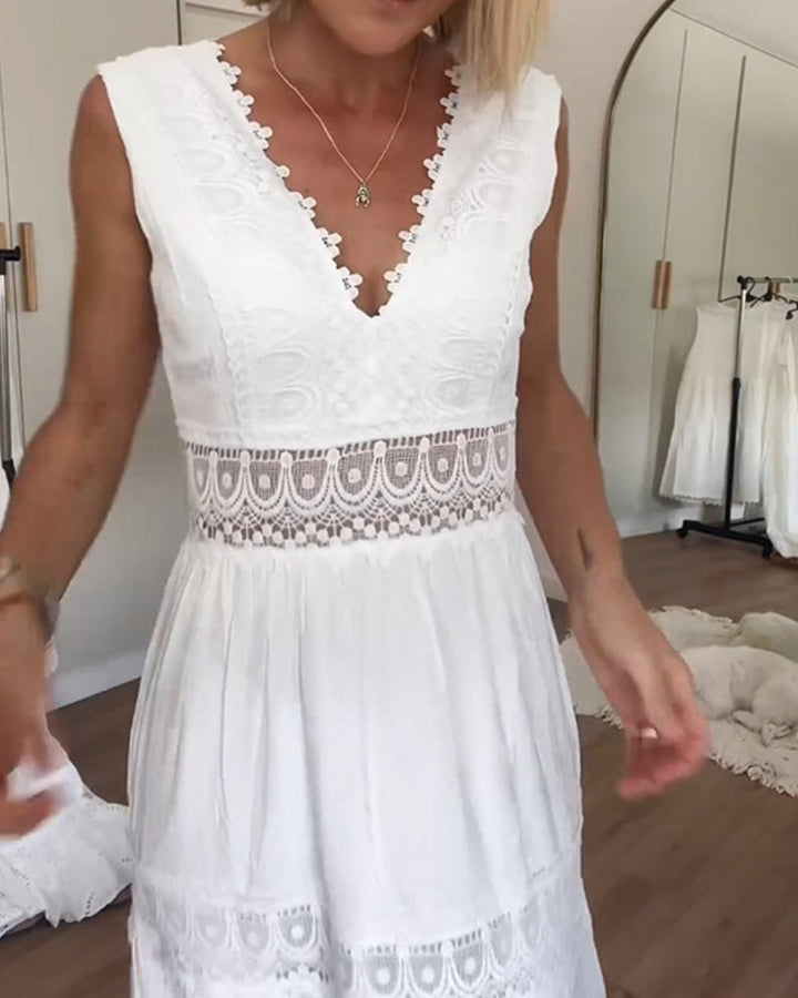 Aurélie - Elegant Blondekjole med V-Udskæring