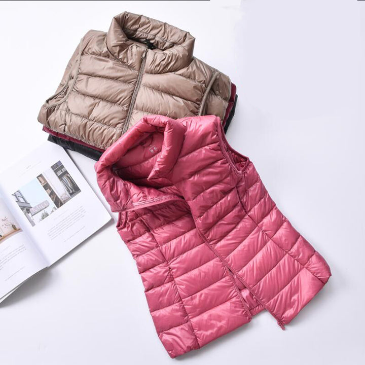Gina - Ny Vest med Hvide Andefjer