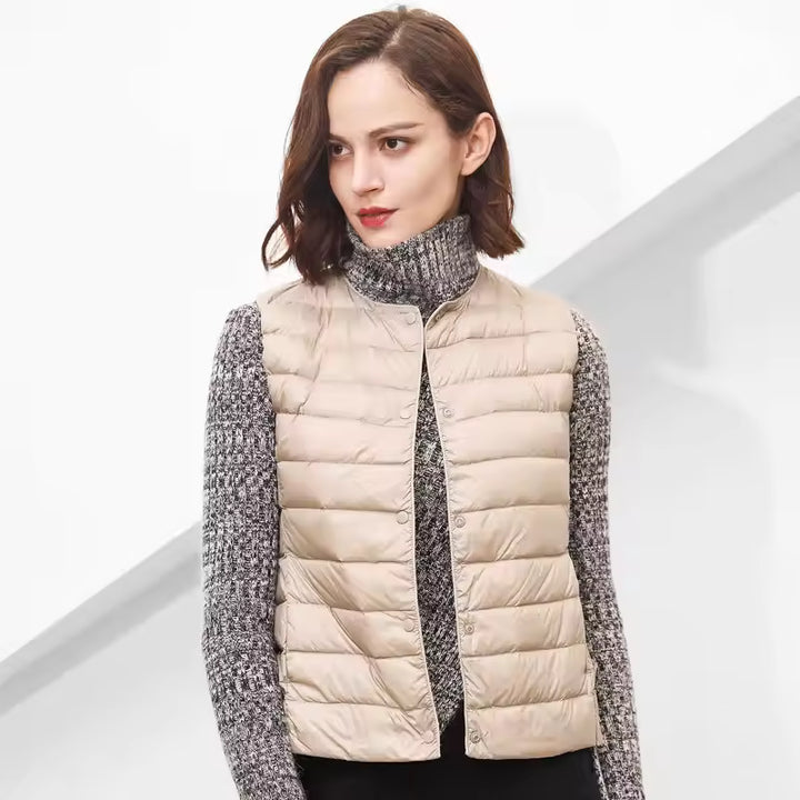 Solveig - Ny Vest med Hvide Andefjer