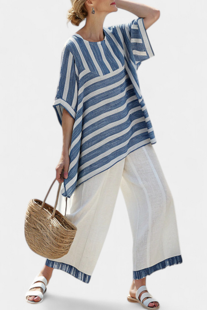 Elegant Mediterraneo Sæt i Linned med Blå Striber og Bukser med Kantfinish for et Frisk og Elegant Look