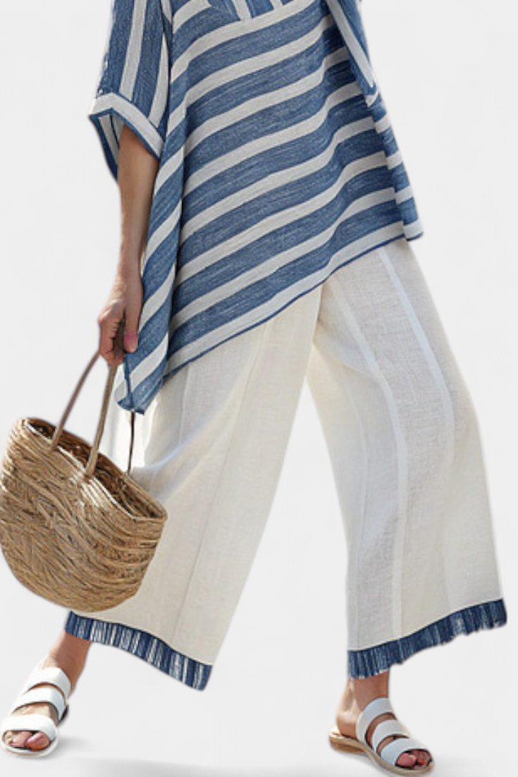 Elegant Mediterraneo Sæt i Linned med Blå Striber og Bukser med Kantfinish for et Frisk og Elegant Look