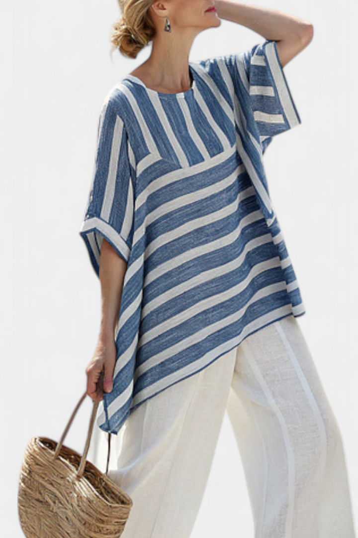 Elegant Mediterraneo Sæt i Linned med Blå Striber og Bukser med Kantfinish for et Frisk og Elegant Look