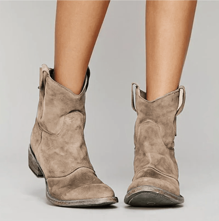 ELENA | Stilfulde Suede Støvler med Western-touch