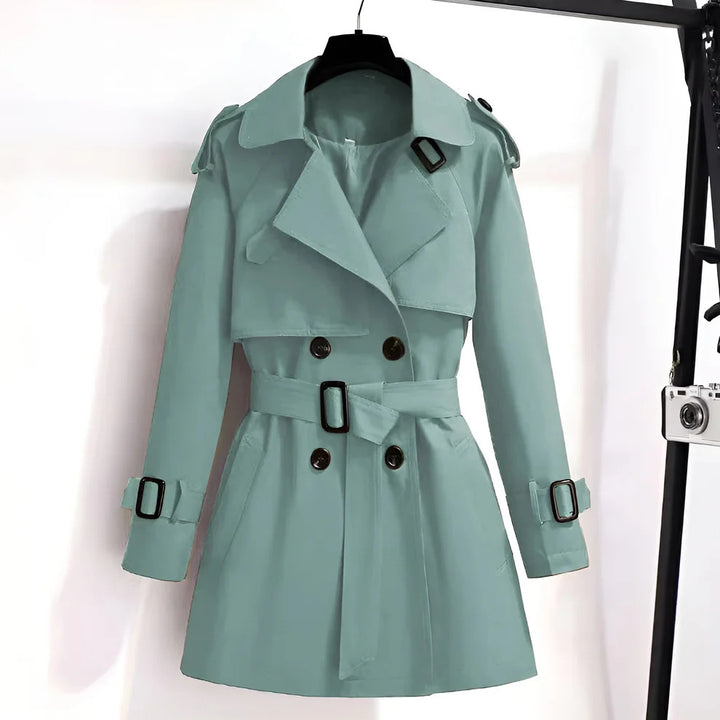 Mirella™ | Kort og chic trenchcoat til kvinder
