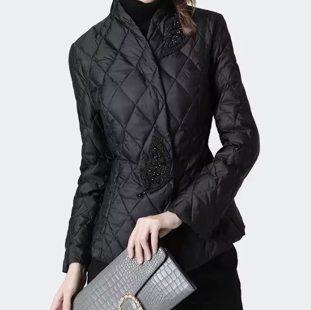 Agnes | Vatteret Forårsjakke - Elegant Pasform med Dekorative Detaljer