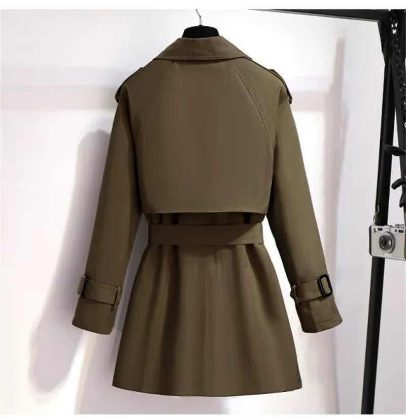 Mirella™ | Kort og chic trenchcoat til kvinder